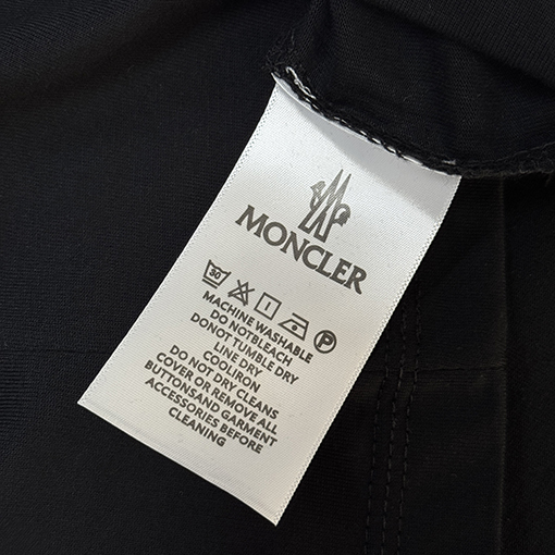モンクレール Moncler 胸にロゴが入った半袖Tシャツ