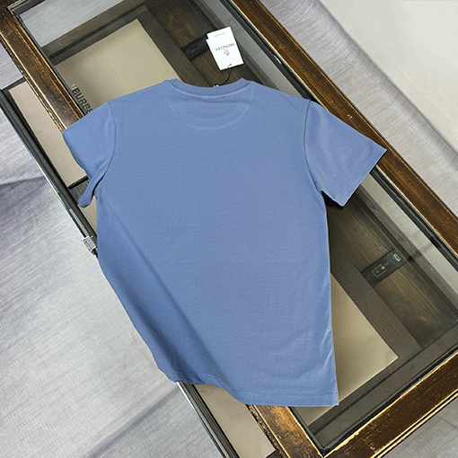 モンクレールコピー Moncler 胸にロゴプリントが入った半袖Tシャツ