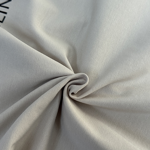 モンクレールコピー Moncler 胸にロゴプリントが入った半袖Tシャツ