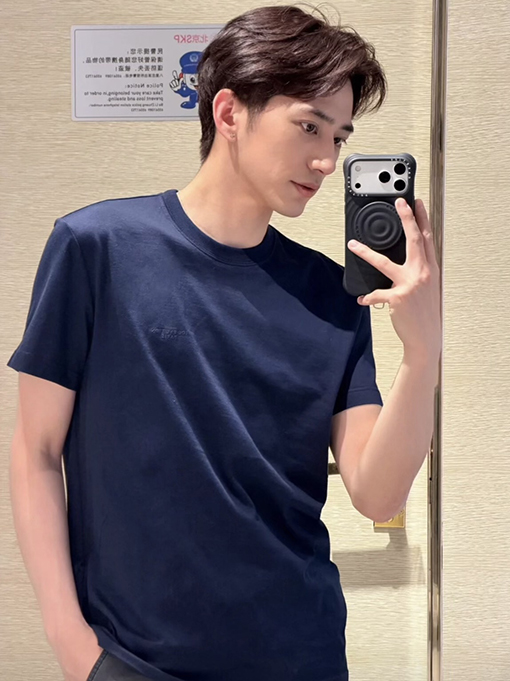 ルイヴィトン 刺繍ロゴ入り半袖Tシャツ