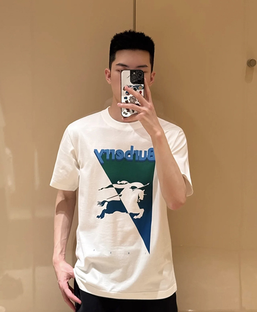 バーバリーブランドコピー BURBERRY ツートンカラーのグラデーションプリント半袖Tシャツ