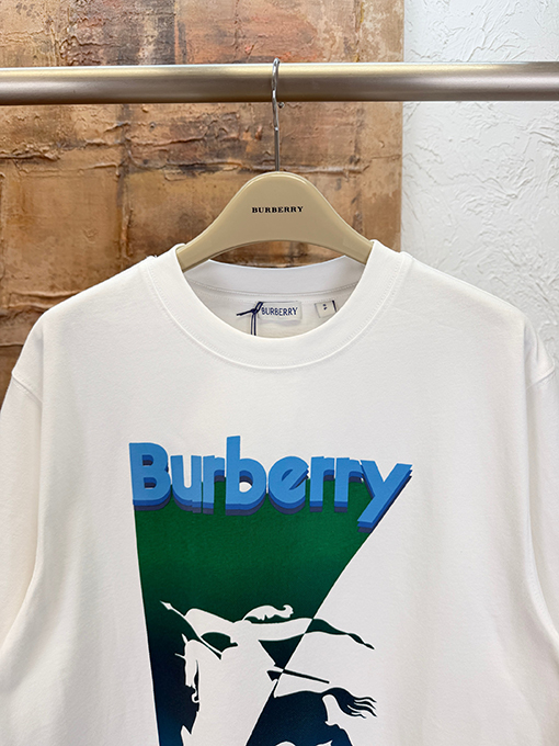 バーバリーブランドコピー BURBERRY ツートンカラーのグラデーションプリント半袖Tシャツ