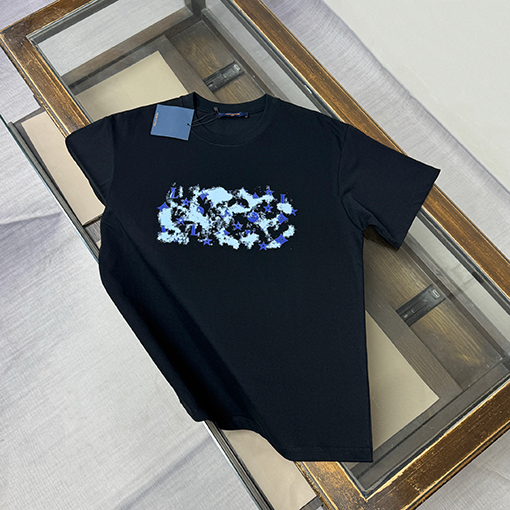 ルイヴィトン 胸にプリントのロゴが入った半袖Tシャツ