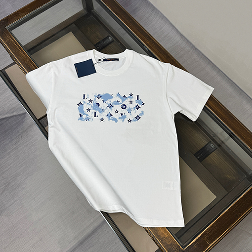 ルイヴィトン 胸にプリントのロゴが入った半袖Tシャツ