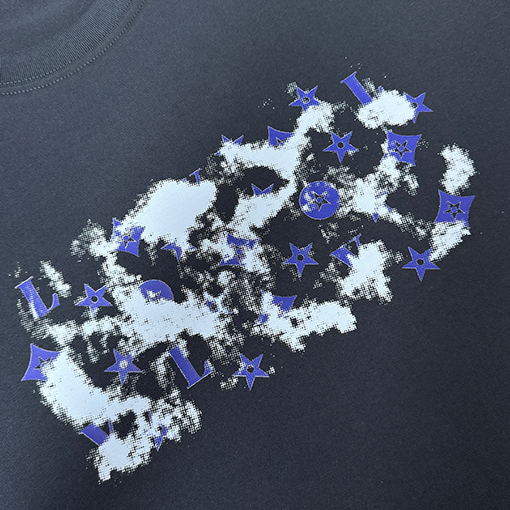ルイヴィトン 胸にプリントのロゴが入った半袖Tシャツ