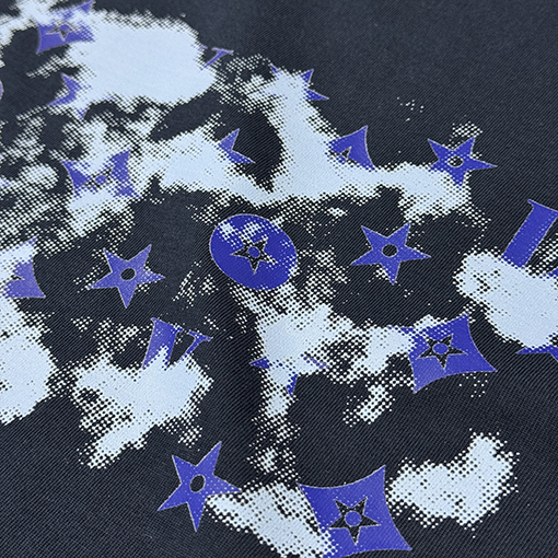 ルイヴィトン 胸にプリントのロゴが入った半袖Tシャツ