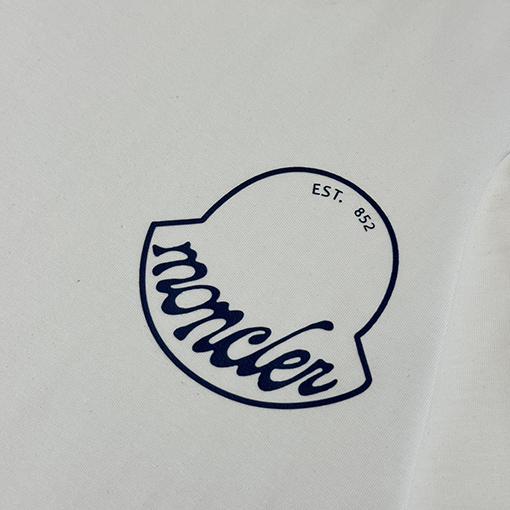モンクレール Moncler 新モデル胸にロゴプリントが入った半袖Tシャツ