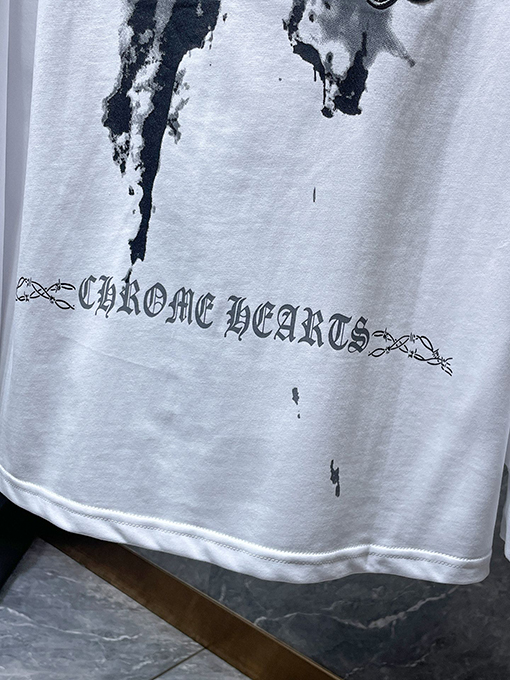 クロムハーツスーパーコピー ホースシュー刺繍とクロスの重なりがスプレーペイントされた長袖シャツ
