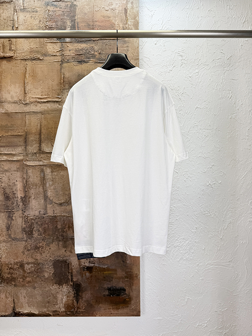 プラダ 三角形のワッペンが付いた半袖Tシャツ