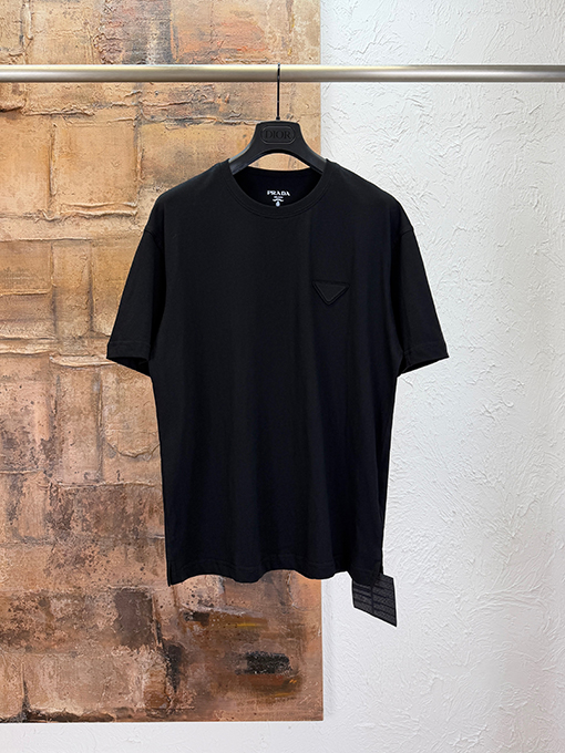 プラダ 三角形のワッペンが付いた半袖Tシャツ