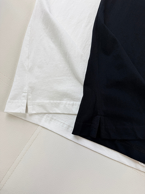 プラダ 三角形のワッペンが付いた半袖Tシャツ