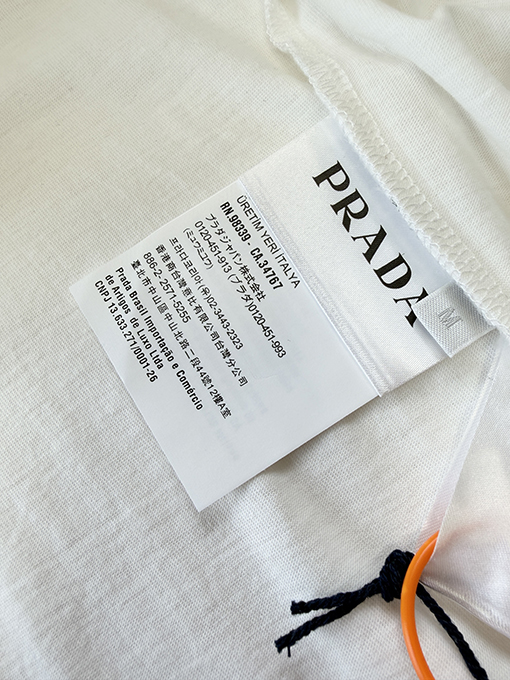 プラダ 三角形のワッペンが付いた半袖Tシャツ