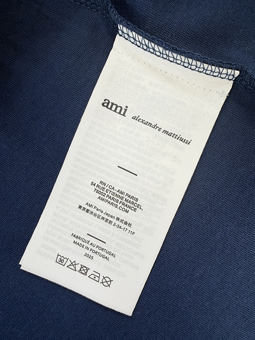 アミ ステッチが目立つボックス型半袖Tシャツ