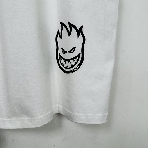 シュプリーム半袖Tシャツコピー コラボレーション作品燃えるアメリカ国旗の写真プリント入り半袖Tシャツ