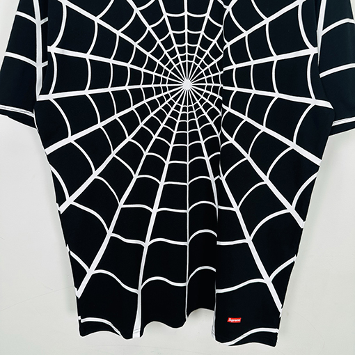 シュプリーム半袖Tシャツスーパーコピー スパイダーマンとのコラボレーションプリント入り半袖Tシャツ