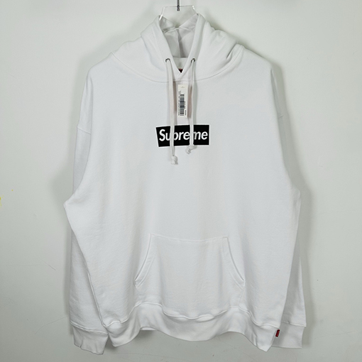 シュプリーム SUPREME パリ店10周年記念限定ボックスロゴパーカー