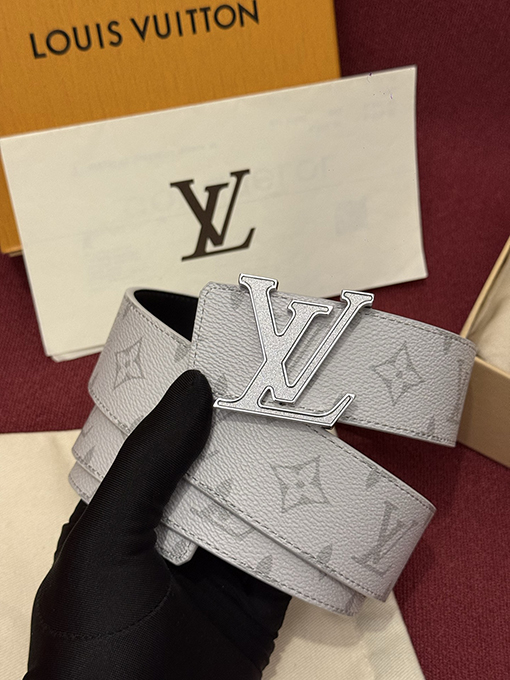 ルイヴィトンスーパーコピー LV Initiales Monogram Flower クラシックなモノグラム柄のカラーブロック花柄リバーシブル両面ベルト