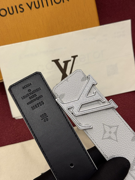 ルイヴィトンスーパーコピー LV Initiales Monogram Flower クラシックなモノグラム柄のカラーブロック花柄リバーシブル両面ベルト