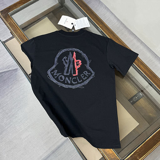 モンクレール Moncler 新作のスタイリッシュなラウンドネック半袖Tシャツ