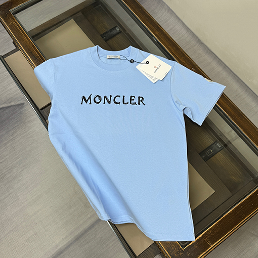 モンクレール Moncler 新作のスタイリッシュなラウンドネック半袖Tシャツ