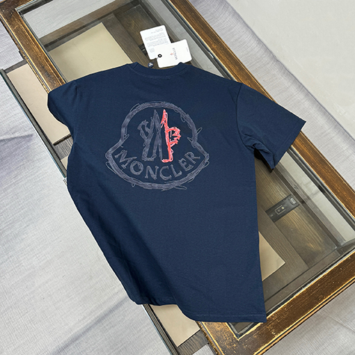 モンクレール Moncler 新作のスタイリッシュなラウンドネック半袖Tシャツ