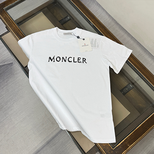モンクレール Moncler 新作のスタイリッシュなラウンドネック半袖Tシャツ