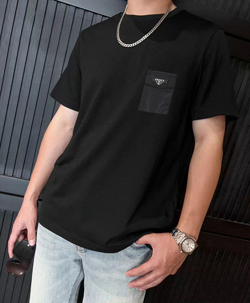 プラダ メタルトライアングルロゴ入りナイロンパッチポケット装飾付き半袖Tシャツ