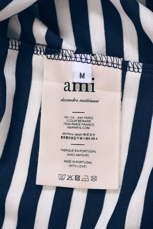 アミ クラシックなストライプ柄のロゴ刺繍入り半袖Tシャツ