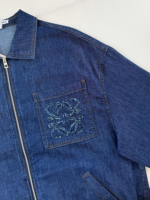 ロエベコピー パッチポケット付き刺繍入りジッパーデニムジャケット