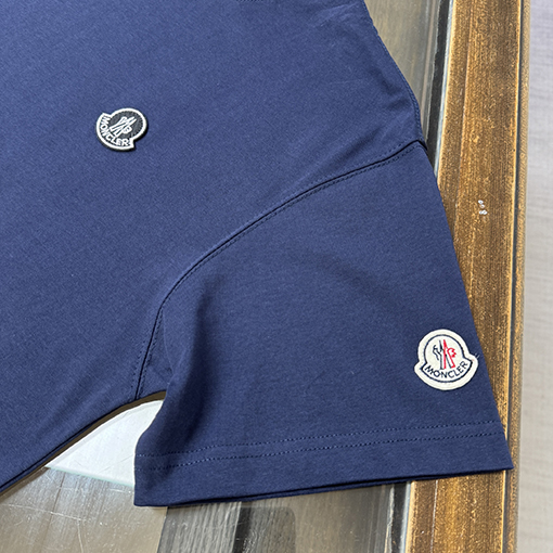 モンクレール 刺繍ロゴ入り半袖Tシャツ