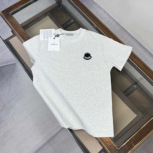 モンクレール クラシックな刺繍ロゴ入り半袖Tシャツ