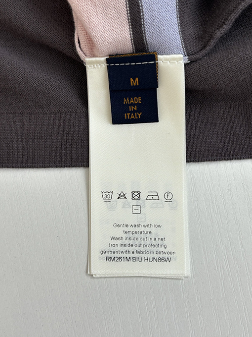 ルイヴィトン偽物 カラーブロックのストライプ柄に文字ロゴ刺繍ニット半袖Tシャツ