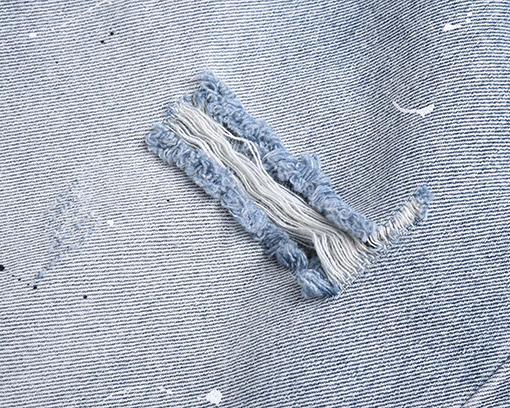 クロムハーツ ウォッシュレザーの刺繍入りダメージショーツ