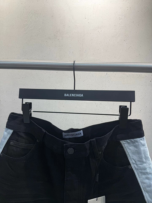 バレンシアガスーパーコピー BALENCIAGA カラーブロックロゴ入りデニムショーツ