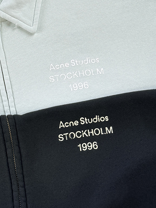 アクネストゥディオズ Acne Studios ヴィンテージ風のダメージマイクロロゴプリントのラペルジップアップジャケット