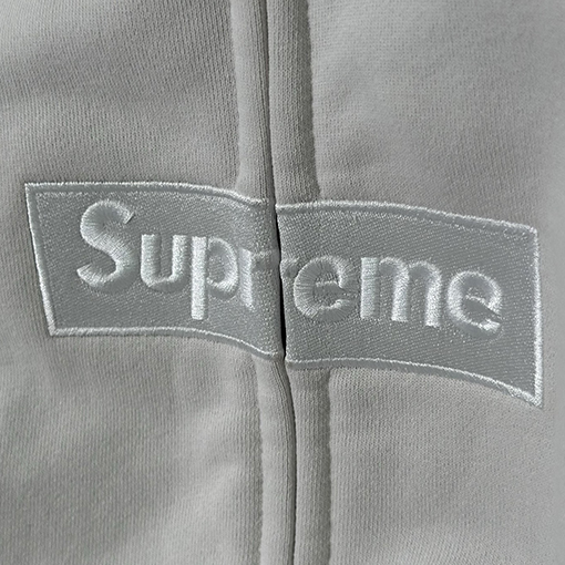 シュプリーム X マルタンマルジェラスーパーコピー SUPREME コラボレーションインクスプラッター刺繍ジップアップパーカー