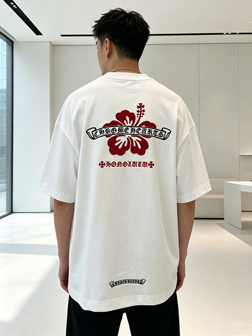 クロムハーツ 赤いハイビスカスの刺繍入り半袖Tシャツ