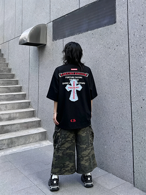 クロムハーツ クラシックな刺繍入り半袖Tシャツ