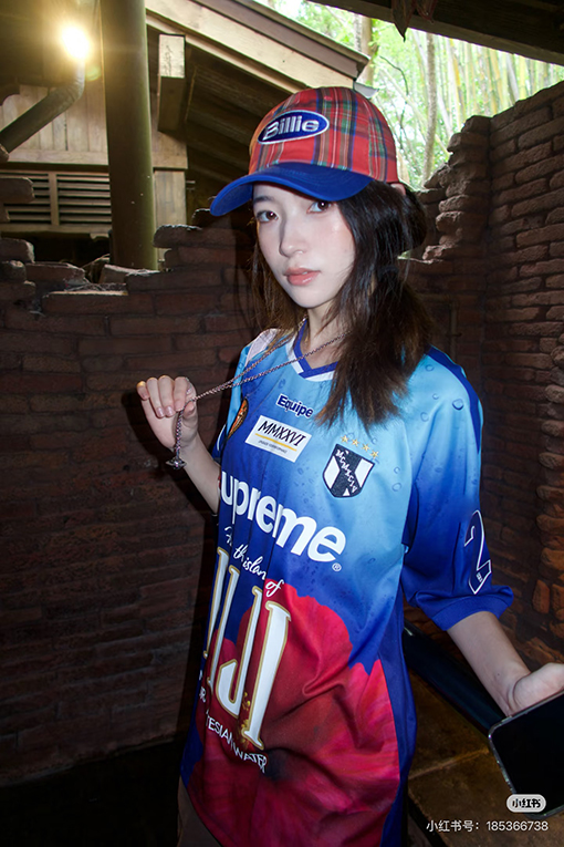 シュプリームスーパーコピー Supreme コラボレーションブランドのハイビスカス柄ティアドロップグラデーション半袖サッカージャージ
