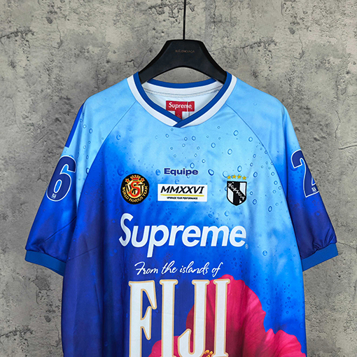 シュプリームスーパーコピー Supreme コラボレーションブランドのハイビスカス柄ティアドロップグラデーション半袖サッカージャージ
