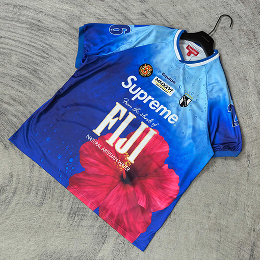 シュプリームスーパーコピー Supreme コラボレーションブランドのハイビスカス柄ティアドロップグラデーション半袖サッカージャージ