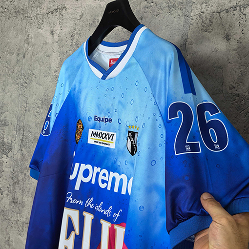 シュプリームスーパーコピー Supreme コラボレーションブランドのハイビスカス柄ティアドロップグラデーション半袖サッカージャージ