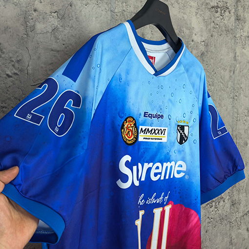 シュプリームスーパーコピー Supreme コラボレーションブランドのハイビスカス柄ティアドロップグラデーション半袖サッカージャージ