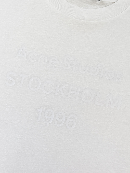 アクネストゥディオズ Acne Studios 純白のプリント入り半袖Tシャツ