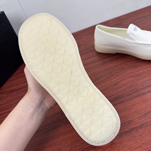 プラダ メンズキャンバスペニーシューズ