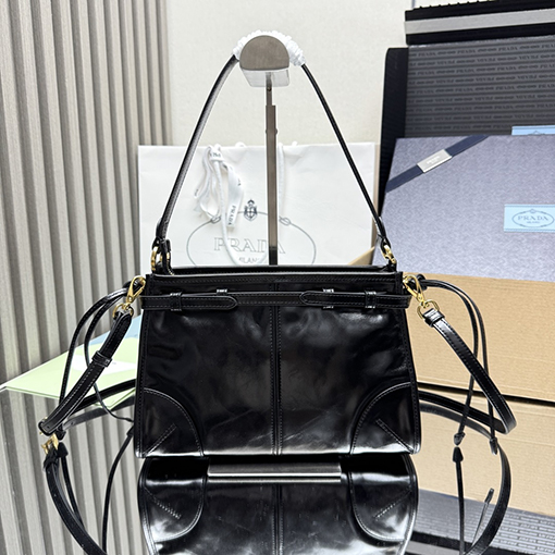 プラダ Bonnie レディースヴィンテージのオイルワックスレザー製ミニショルダーバッグ