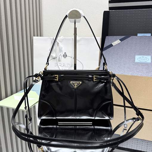 プラダ Bonnie レディースヴィンテージのオイルワックスレザー製ミニショルダーバッグ
