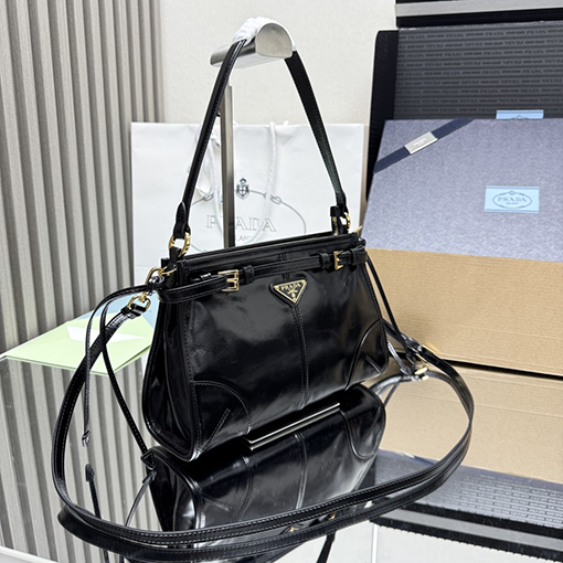 プラダ Bonnie レディースヴィンテージのオイルワックスレザー製ミニショルダーバッグ