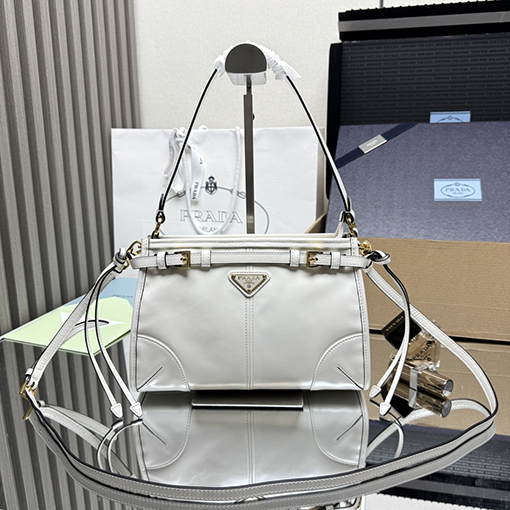 プラダ Bonnie レディースヴィンテージのオイルワックスレザー製ミニショルダーバッグ