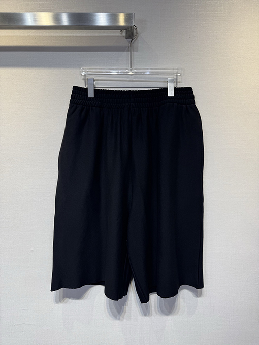 セリーヌ CELINE 刺繍入りポケット付き6/4丈ショーツ